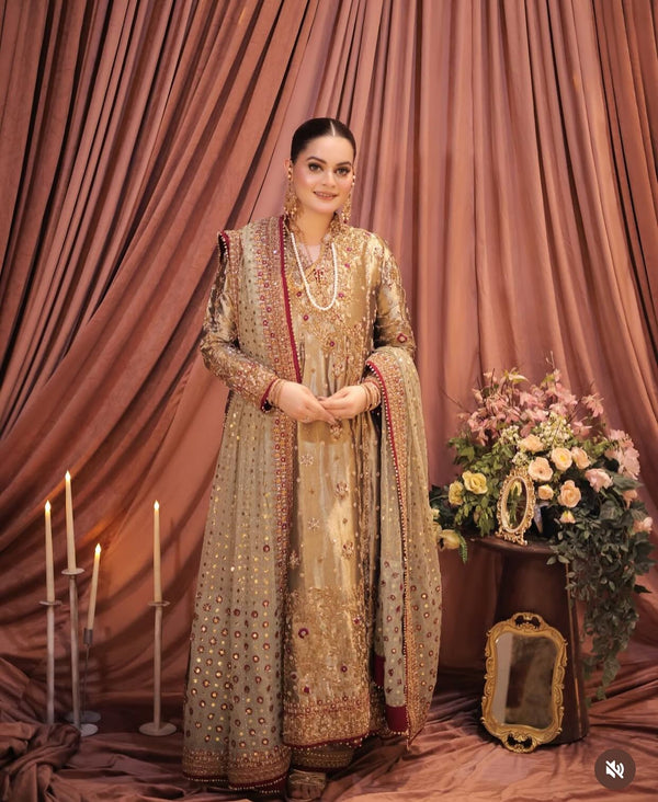 Haris Shakeel - Golden Angharaka (HS-GA-749) pakistani indian wedding bridal dress, mehndi nikkah oufits guest suits
Product Description: Haris Shakeel embodies a white color on an net, which features intricate embroidery inspired by nature’s floral composition all over. Further layered with mesmerizing embellishments of sequins, pearls, and crystals. The outfit is paired with a modern look flared pants, and a sophisticatedly embroidered dupatta concluded with minimalistic borders, making this ensemble just